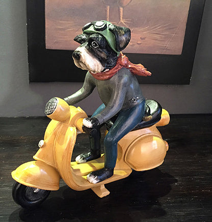 Fralla Rider – stilren figur på scooter (finns i 3 hundraser)